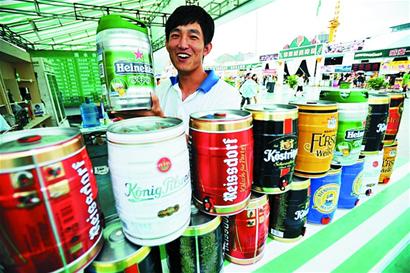 啤酒大棚各出奇招引游客 廠商暗戰拼酒拼氛圍