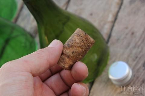 葡萄酒瓶變身精致的風鈴，送去新春祝福