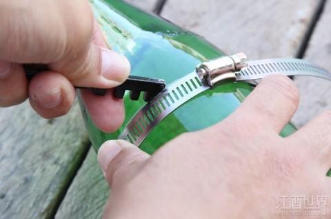 葡萄酒瓶變身精致的風鈴，送去新春祝福