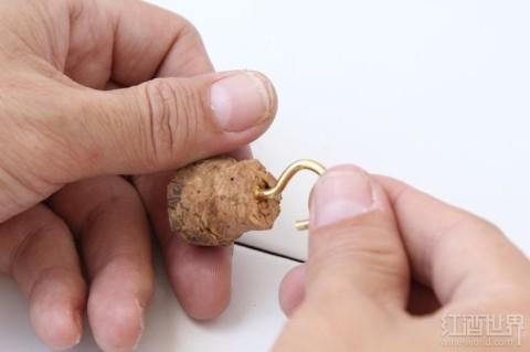 葡萄酒瓶變身精致的風鈴，送去新春祝福