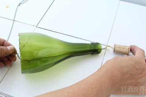 葡萄酒瓶變身精致的風鈴，送去新春祝福